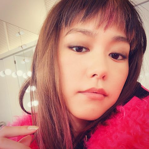 桐谷美玲、ウィッグをつけた“オン眉スタイル”を披露　河北麻友子も絶賛「スーパー可愛い」 | AbemaTIMES