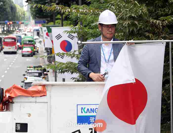 江南区は日章旗を外し、安養市は姉妹都市関係を解消（朝鮮日報日本語版） - Yahoo!ニュース