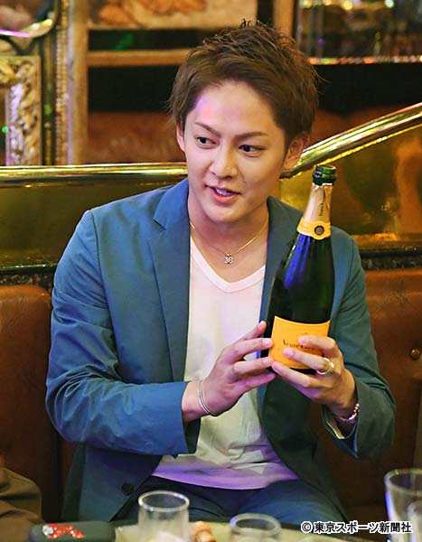  青汁王子こと三崎優太被告 焼き鳥屋からホストに転身し借金返済目指す