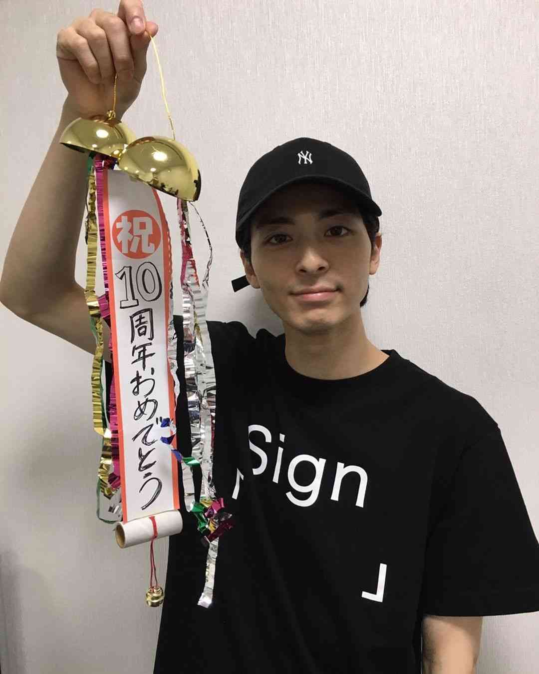 高杉真宙、デビュー10周年を迎える「これからも素敵な作品を届けられるよう頑張ります！」