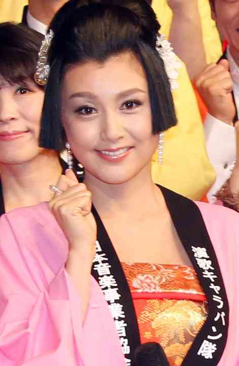 芸能人で、女版「純烈」メンバーを作るトピ