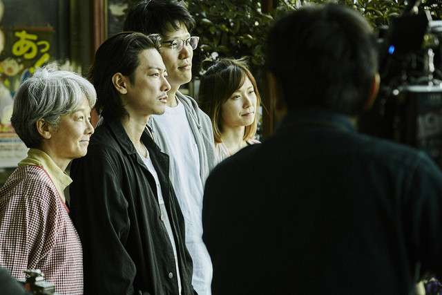 佐藤健、無精ヒゲ姿で新境地!白石和彌監督「ひとよ」撮影現場に潜入