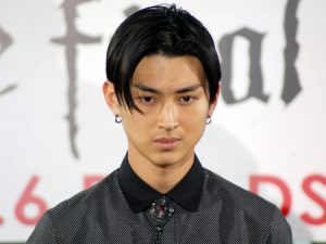 松田翔太、引き締まった“筋肉美背中”公開「SEXY」「惚れる」とファン歓喜