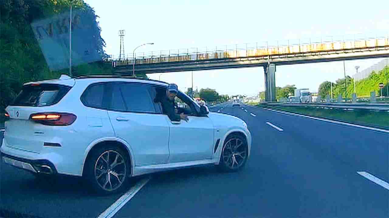 “あおり運転罪”検討へ...自民党が着手　臨時国会へ法案提出も視野（フジテレビ系（FNN）） - Yahoo!ニュース