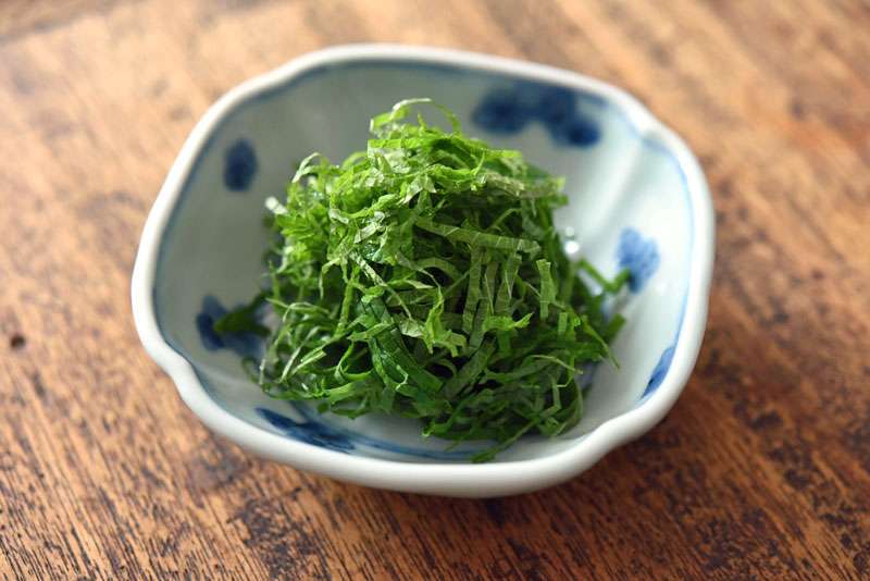 大葉（青じそ）のせん切りの切り方と保存方法：白ごはん.com