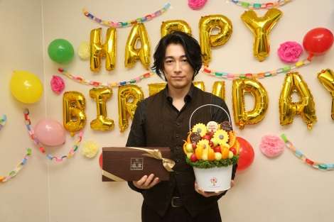 ディーン・フジオカの39歳誕生日を岩田剛典&佐々木蔵之介がサプライズ祝福「最後の30代、悔いのないように」