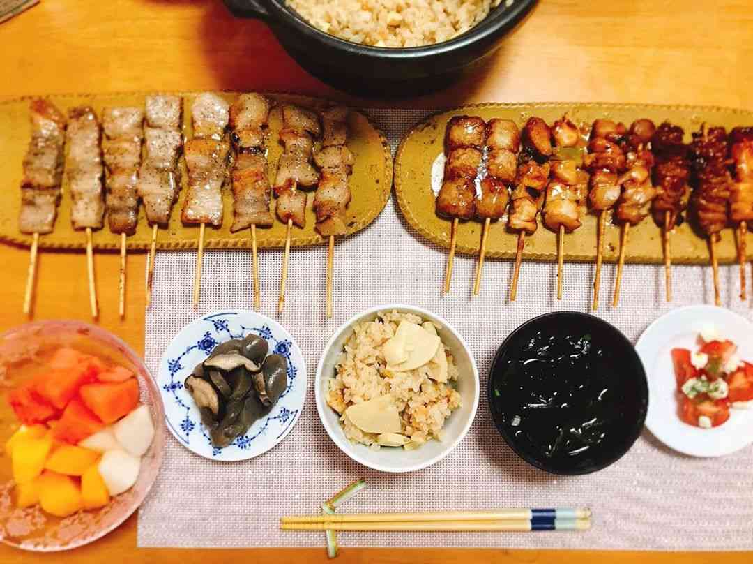 熊田曜子、”焼き鳥が17本並ぶ”お家ディナーを紹介「うわー　めっちゃ美味しそう～」