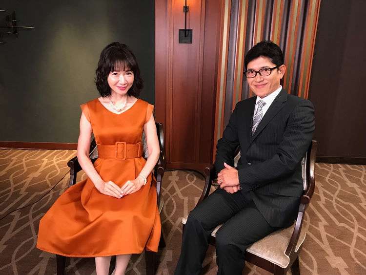 平松愛理「部屋とYシャツと私」、その後を描いたMVに薬丸裕英登場（動画あり） - 音楽ナタリー