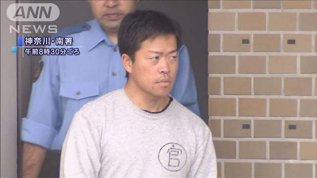 救急隊員の男　女性の尻触った後、倒して胸触ったか
