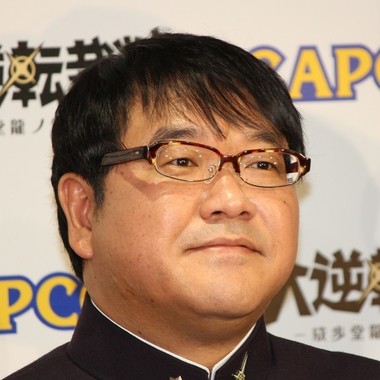 カンニング竹山隆範、「日焼けし過ぎ」を謝罪　「ひとり海水浴」で真っ黒に