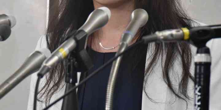 「ガラケー女」デマを流された女性が会見　「なんで？」一夜にして拡散、恐怖を語る