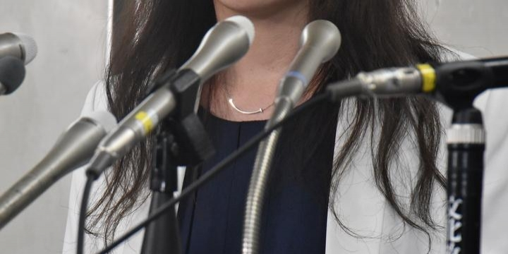 「ガラケー女」デマを流された女性が会見　「なんで？」一夜にして拡散、恐怖を語る - 弁護士ドットコム