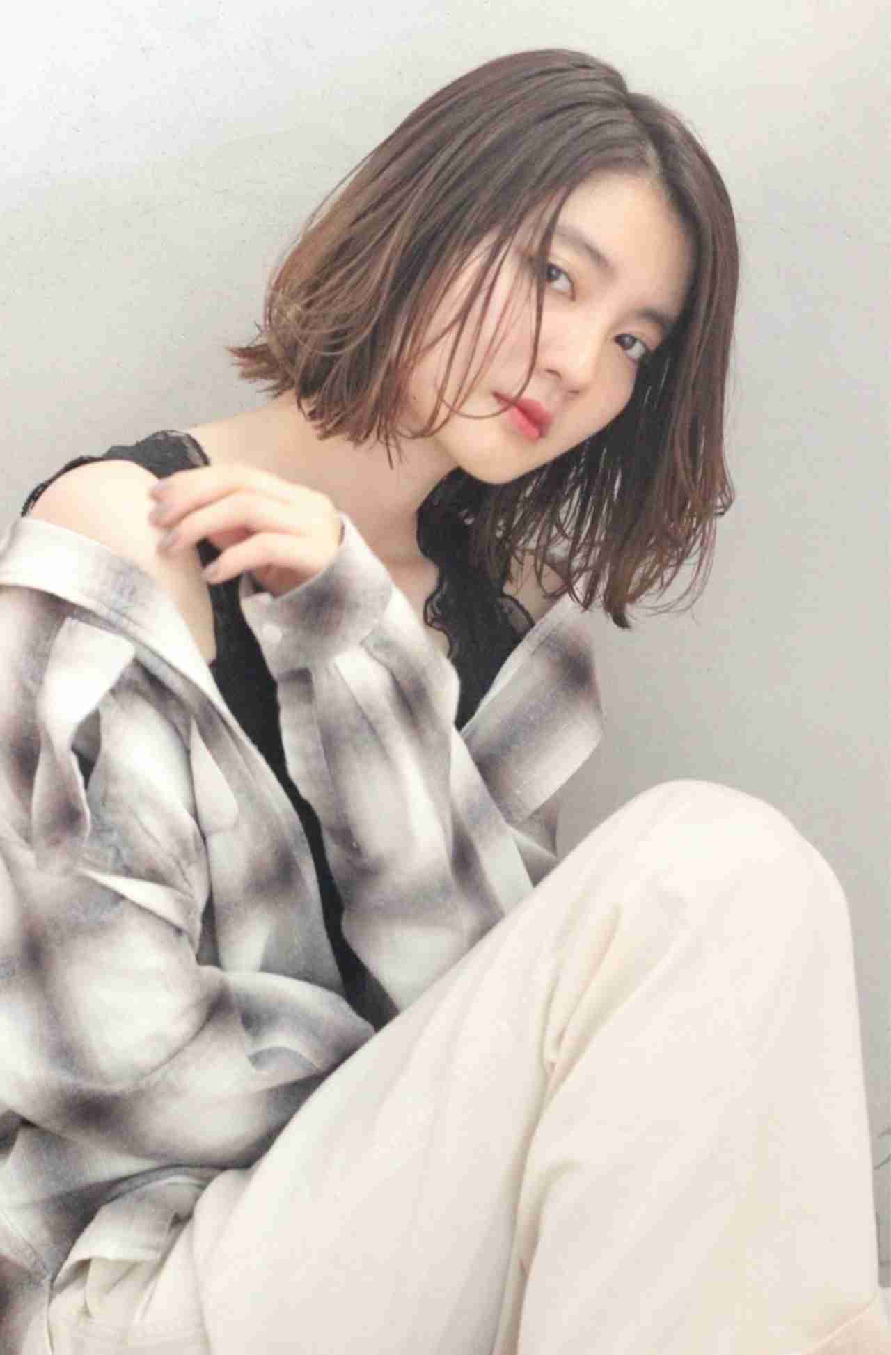 大人のおしゃれは“艶っぽく”。流行の「濡れ髪」失敗しない作り方 | キナリノ