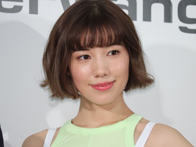 仲里依紗、日焼け対策の完全防備がすごい！ ネット「顔どこ？」の声