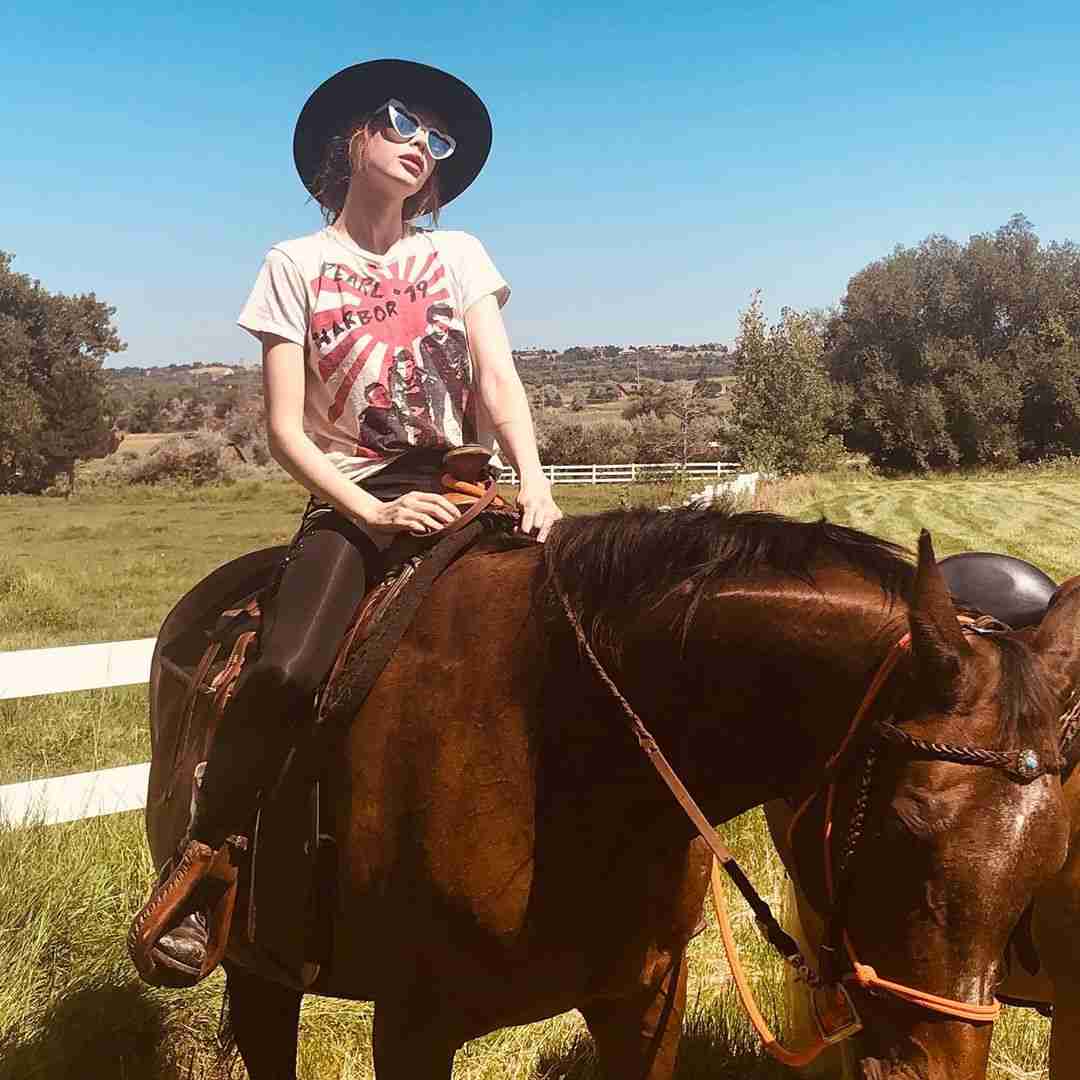 Charlotte Kemp Muhl on Instagram: “The three amigos ? Playing Boulder Theatre tonight after robbing a local town and swimming in the watering hole”