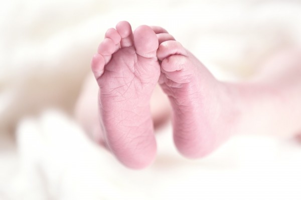 1歳半で乳歯ゼロ…赤ちゃんに“菜食主義”を強要して栄養失調にさせた両親に「虐待」と怒りの声殺到 - リアルライブ