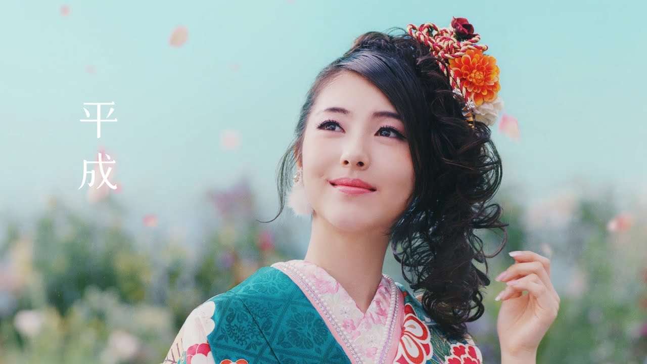 浜辺美波、かわいすぎる“ギャル美波”に！明治から令和、5つの時代の振袖姿を披露　京都きもの友禅「変わらない美しさ」篇＆メイキング - YouTube
