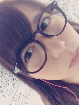 AKB48大場美奈「雨降ってる。とりあえず知らない方の傘を拝借しておる。すまぬ」