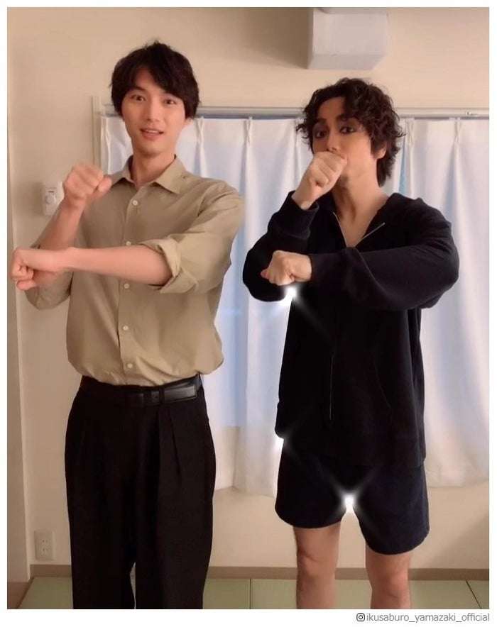 山崎育三郎＆福士蒼汰“顎乗せ”“指ハート”…ダンス動画公開で「可愛すぎる」とファン歓喜 - モデルプレス
