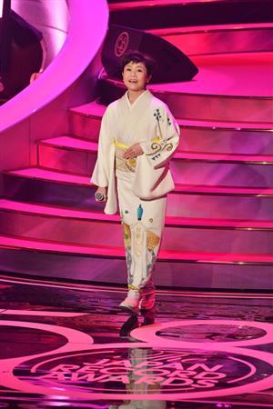足の甲に数カ所穴…神野美伽、20日両足手術「再び歌うために戻ってきます」