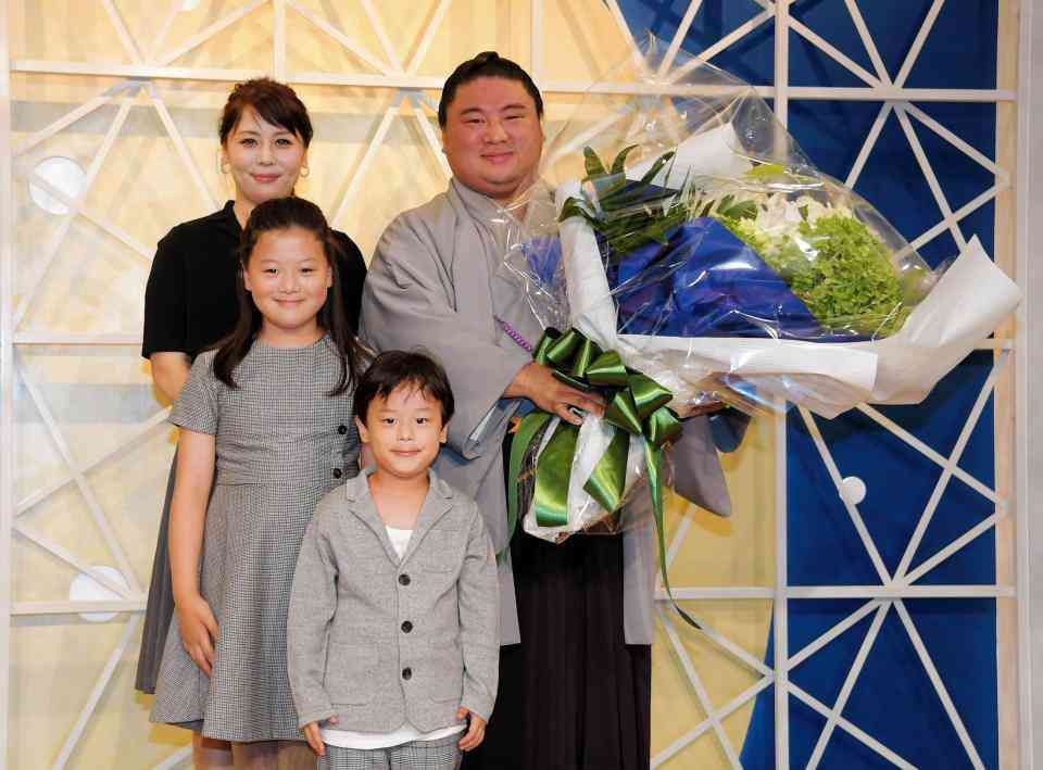 嘉風　引退会見で明かした３つの転機「なぜ三役に上がれないの？」夫人の言葉に発奮/スポーツ/デイリースポーツ online