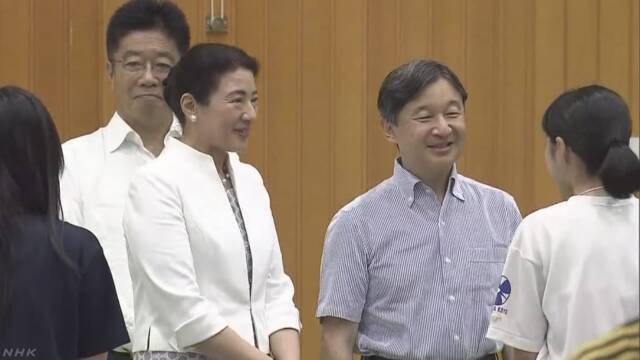 両陛下 子どもたちの大だこ制作をご覧に 新潟 | NHKニュース