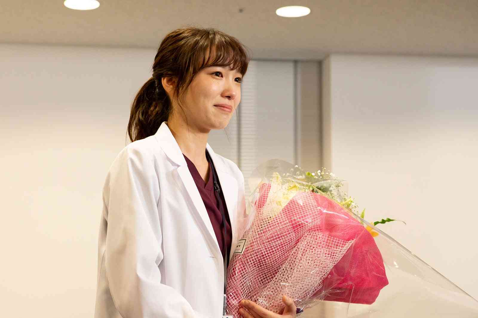 飯豊まりえが涙 「サイン」クランクアップで「本当に幸せな時間でした」