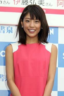 岡副麻希、凄すぎるイナバウワー姿に「マトリックスか！」と反響