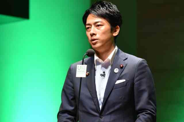 小泉進次郎氏「人と違うことを恐れるな『とりあえずビール』を拒否するところから始めよ」