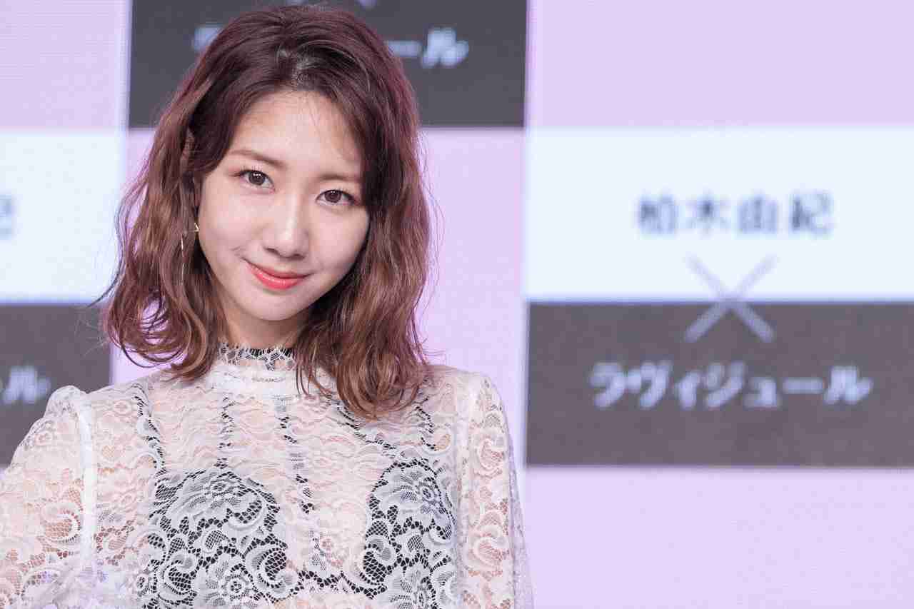 柏木由紀、スタイル抜群な”秋らしいワンピース”ショット披露「大人っぽくて可愛い」 | AbemaTIMES