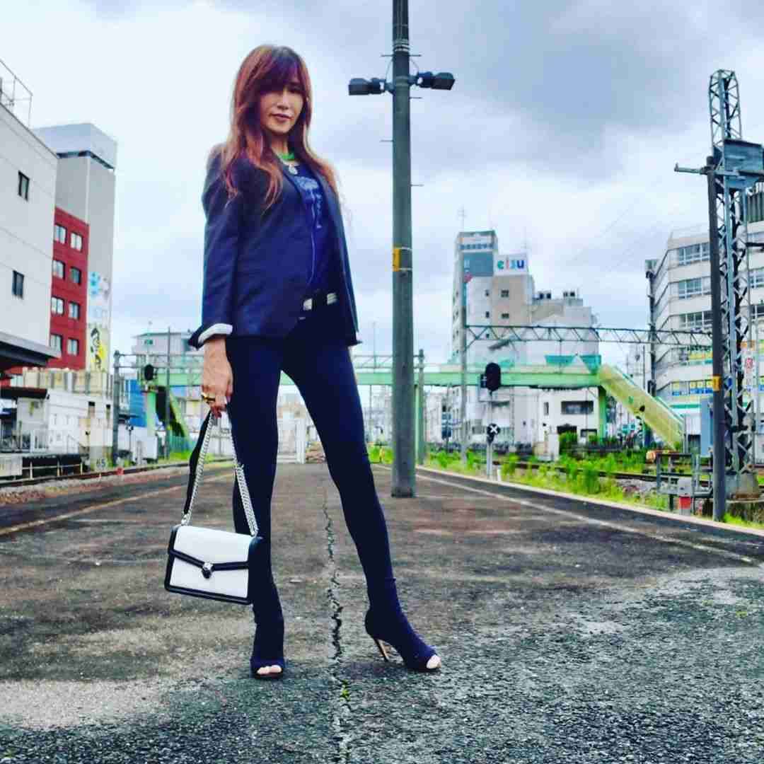 工藤静香、二科展の告知投稿にファン騒然　「しーちゃんの髪が…」