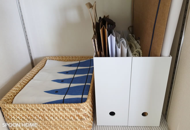 紙袋のおしゃれな収納・整理方法。おすすめの収納ボックス【無印良品ほか】