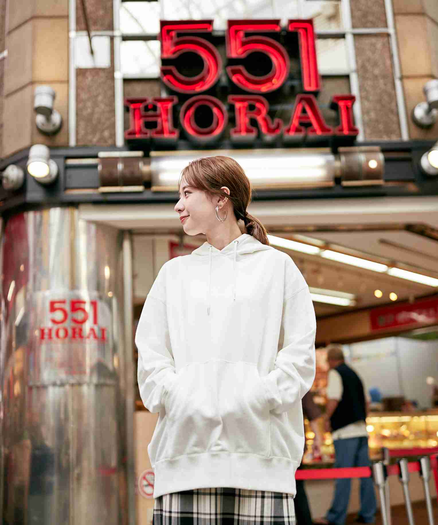 551蓬莱とアーバンリサーチがコラボした パーカー がアツい かぶるとフード部分が豚まんになって可愛いよ ガールズちゃんねる Girls Channel