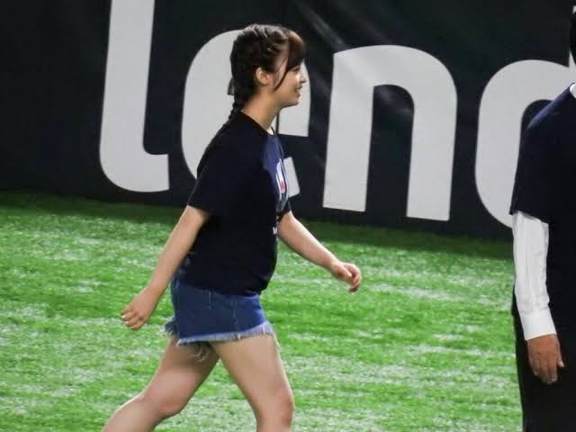 橋本環奈、色気漂うオフショットにファン悶絶「雰囲気違くてこれもまたかわいい…」