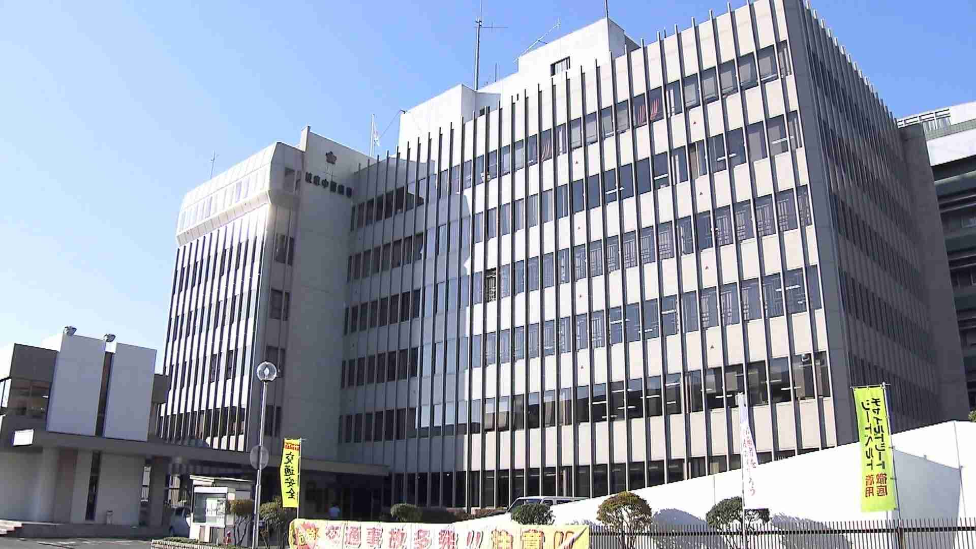 夜の歩道で馬乗りに…28歳女性の首を両手で絞める 殺人未遂容疑で知人の28歳男逮捕