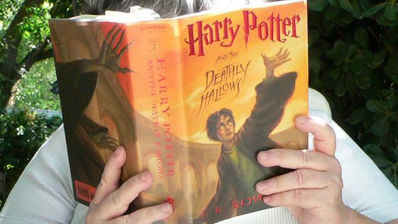 ハリポタの本に「本物の魔法の呪文が書かれている」としてアメリカの学校図書館が撤去を決定 - GIGAZINE