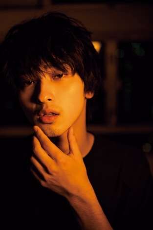 横浜流星写真集、発売から6ヶ月経てTOP20キープ　『あな番』演技も高評価 | ORICON NEWS