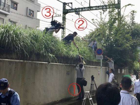 京急線の踏切 トラックと電車が衝突 17人けがの情報 横浜
