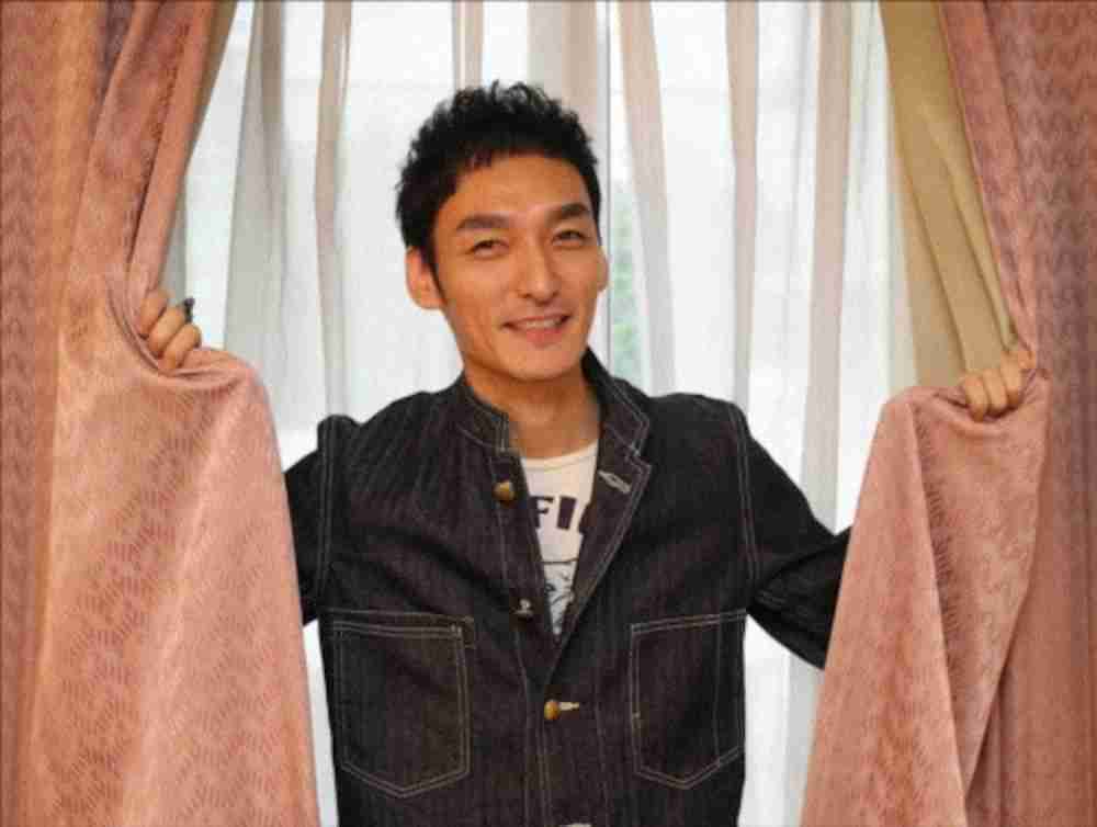 草なぎ剛「役者人生で一番自分出した」、主演作「台風家族」で“クズでゲスで最低な長男”熱演