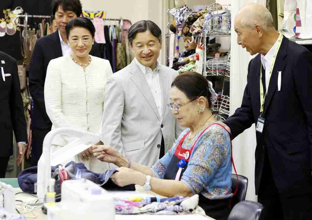 両陛下が高齢者施設訪問（時事通信） - Yahoo!ニュース