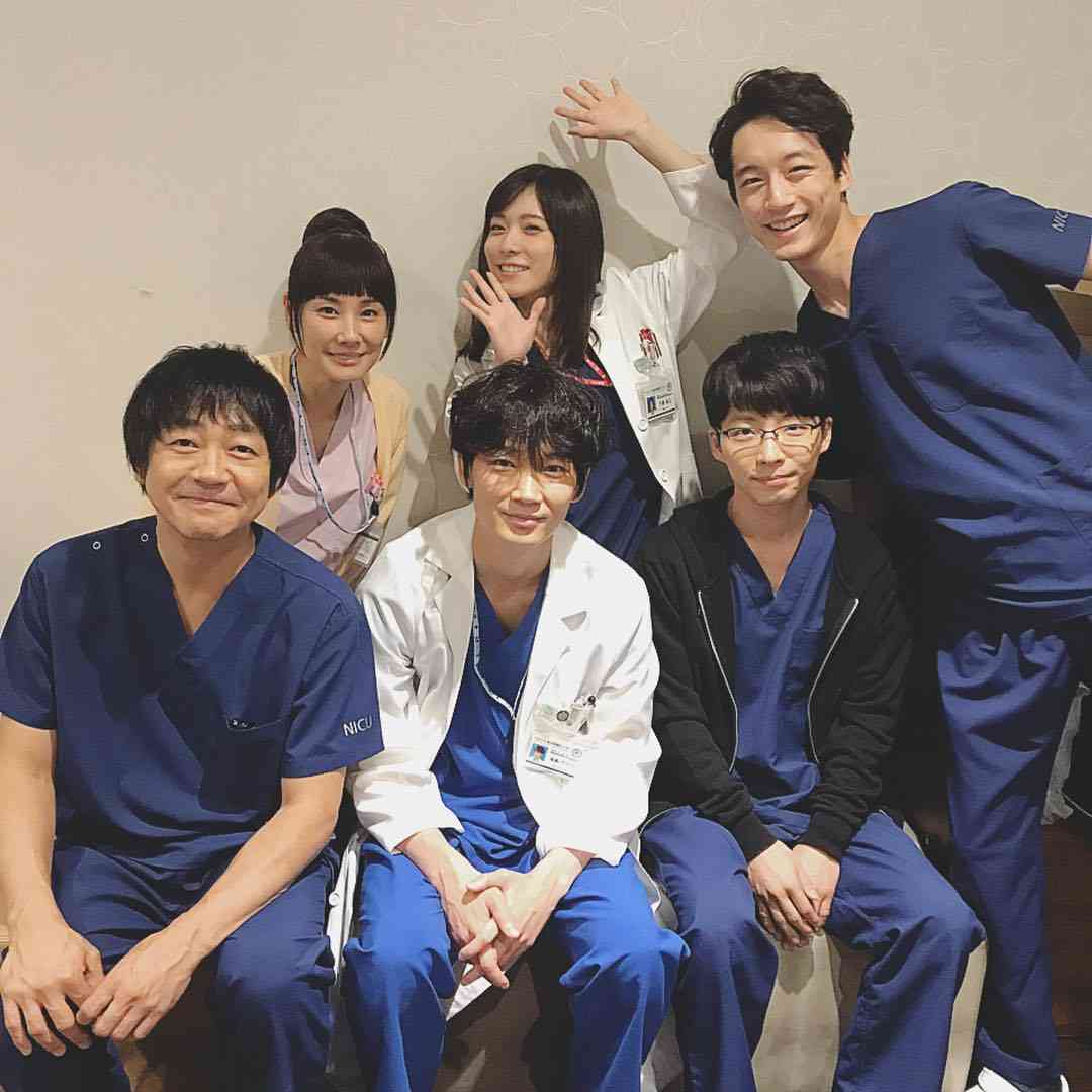 綾野剛に「だぬーん」落書き、“容疑者”松岡茉優は否認