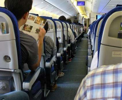 隣の人がはみ出てきたら？飛行機での迷惑行為を世界一我慢する日本人 - ライブドアニュース