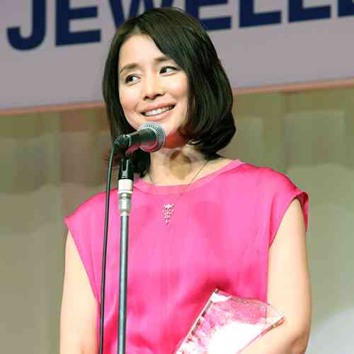 49歳「石田ゆり子」アイドルと互角の『写真集』爆売れのスゴい理由 - 趣味女子を応援するメディア「めるも」