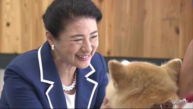 天皇皇后両陛下が秋田入り！秋田犬と触れ合う - FNN.jpプライムオンライン