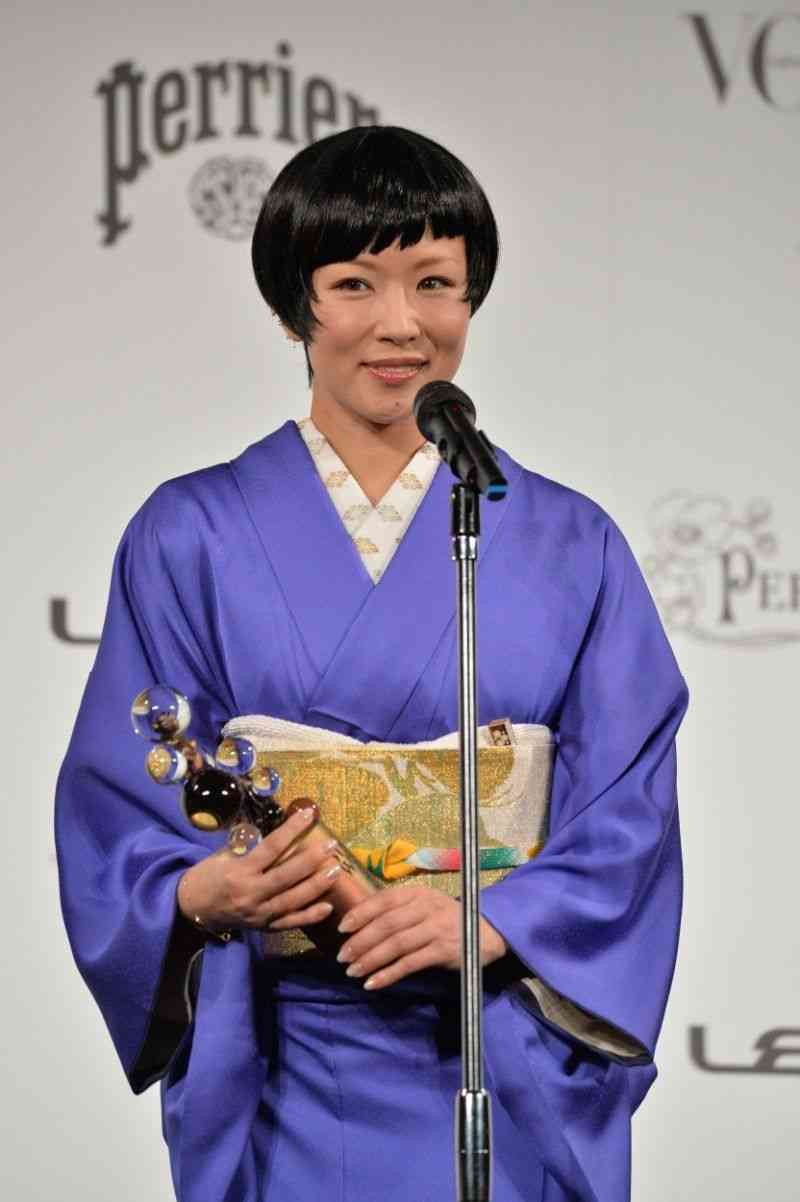 椎名林檎、『時効警察』最新シリーズ主題歌「すっかり/うっかり三木組気取りで」