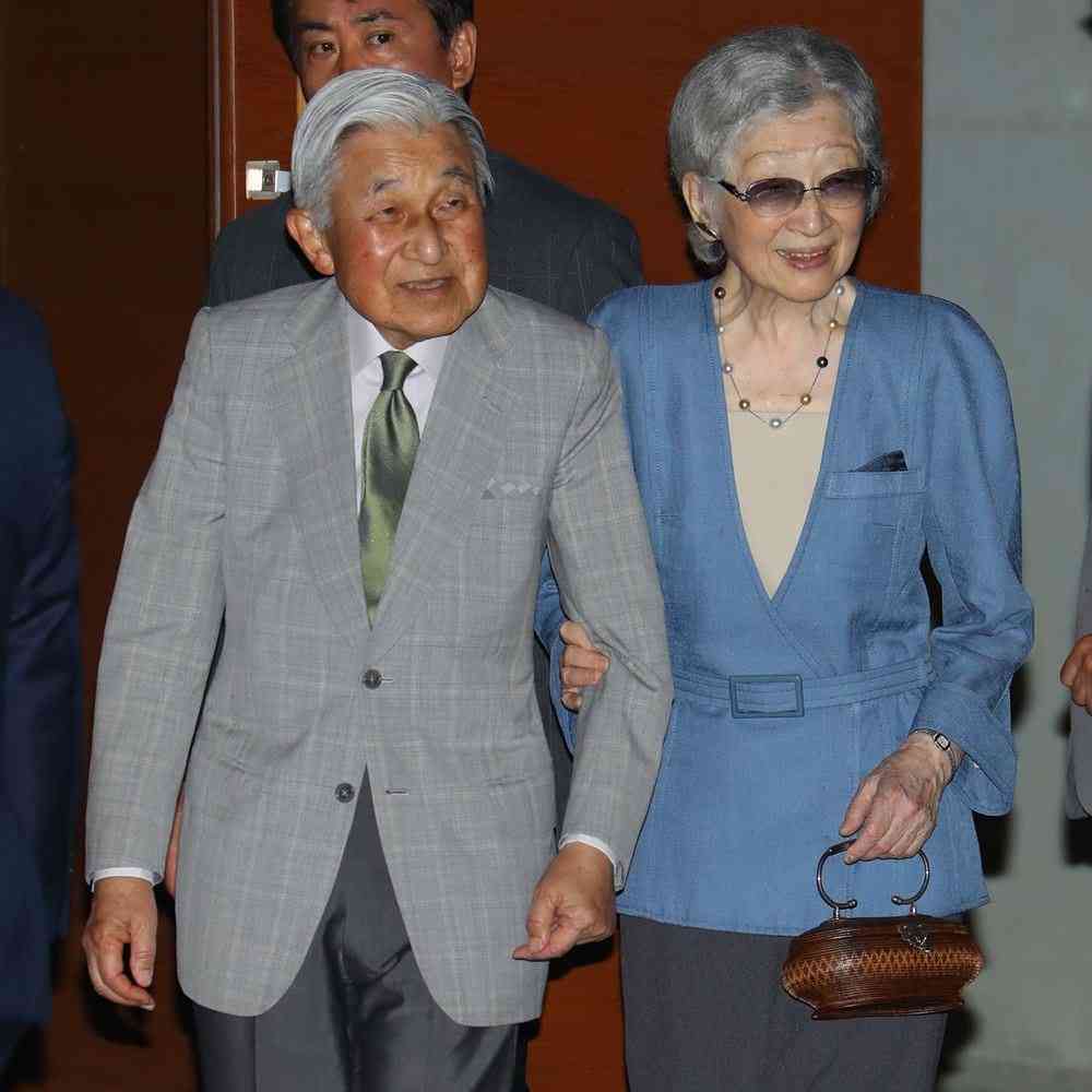 美智子さまのバッグが個性的！ピアノ柄にタイの手工業品も（女性自身） - Yahoo!ニュース