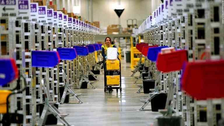 CNN.co.jp : 米アマゾンが求人３万人、応募は１週間で２０万人以上