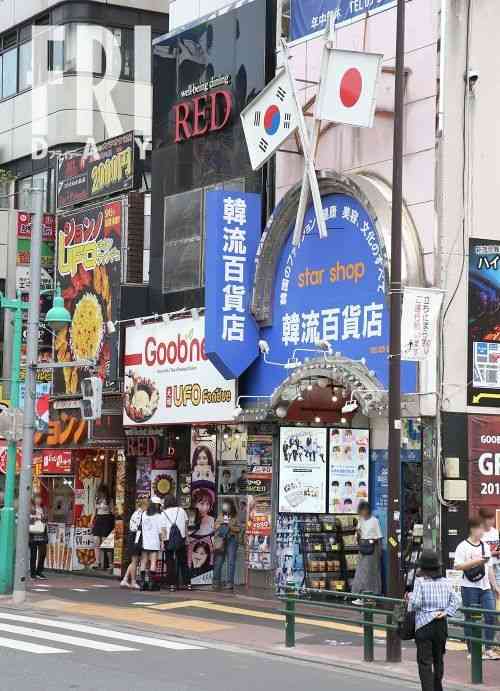 安倍晋三×文在寅　日韓首脳の不毛な対立で過疎化する韓流タウン（FRIDAY） - Yahoo!ニュース