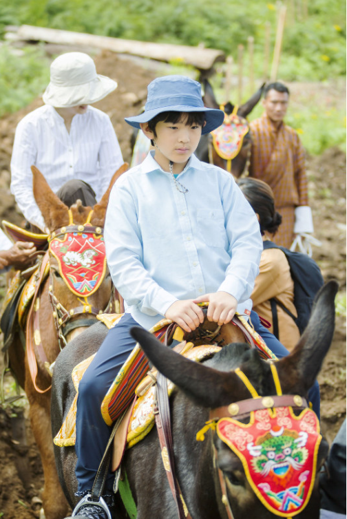 悠仁さま、ブータンに出発＝初の海外、秋篠宮さまと別便