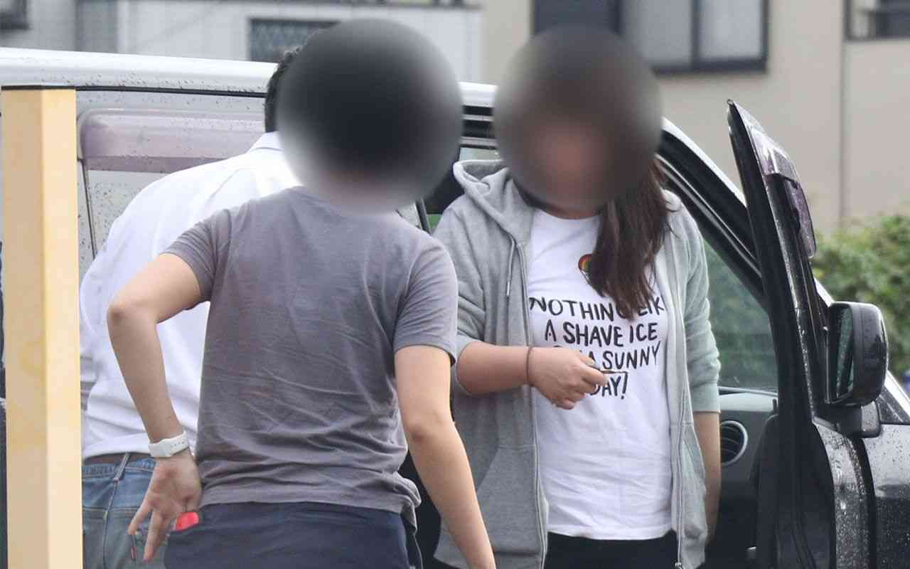 《虐待保育施設》立ち入り調査後に“犯人探し”「○○ちゃんのパパが怪しい」 園長は直撃に開き直り | 文春オンライン